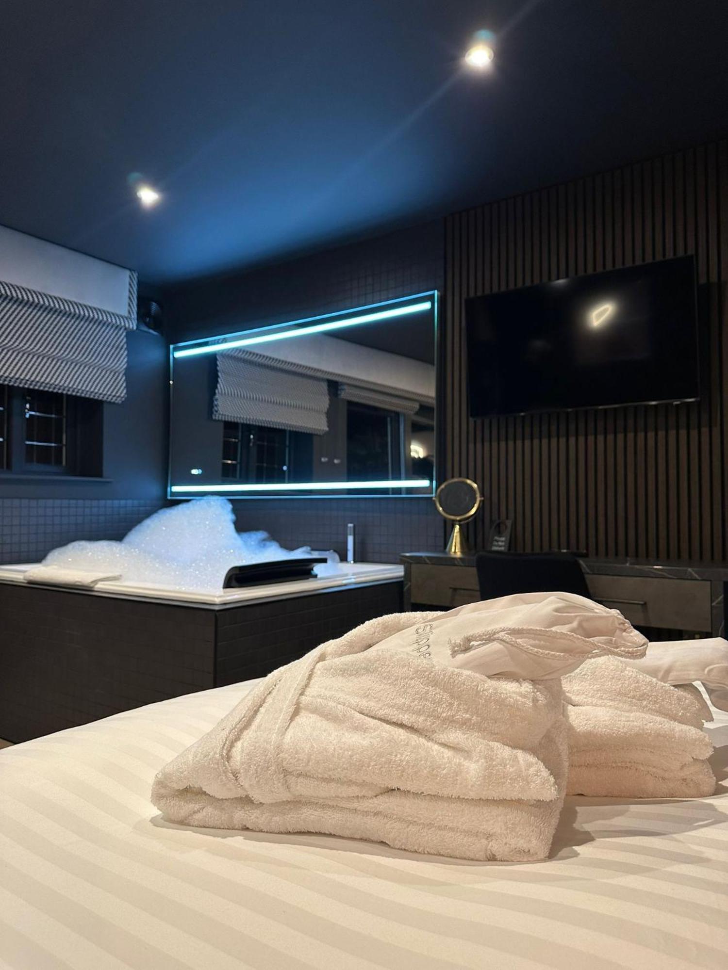 Secret Suites Lancaster Exterior foto